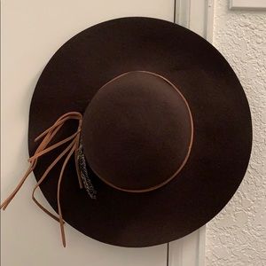 Wide Brim Wool Hat w/ Feather & Faux LeatherDetail